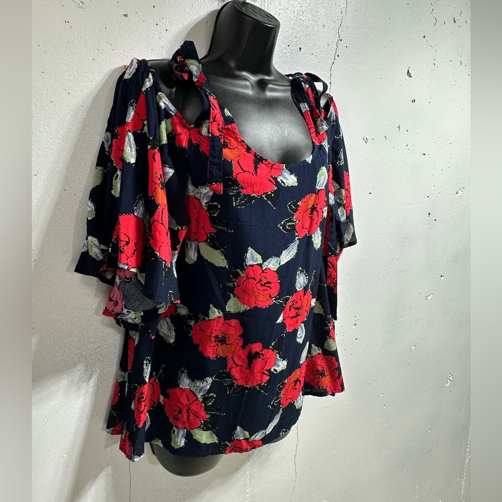 NWT Entro Women Cold Shoulder Rose Top Size S A250 Retail $49.99